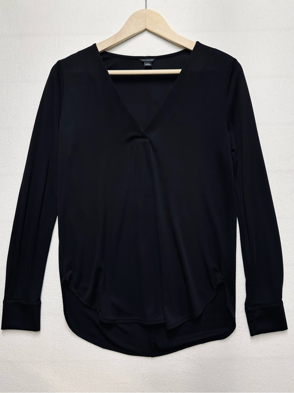 Ann Taylor Women’s XS Black V‑Neck Pleated‑Front Blouse • P2P 19”
